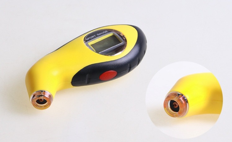 Elektronikus digitális készülék a gumiabroncsok nyomásának mérésére