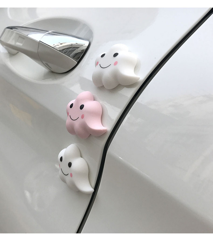 Kahe autokleebise komplekt, et vältida kriimustuste tekkimist pilvedena