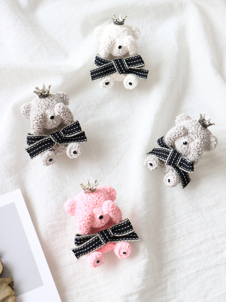 Aromaterapijai su eteriniais aliejais tinkama dekoratyvinė meškos formos automobilio figūrėlė