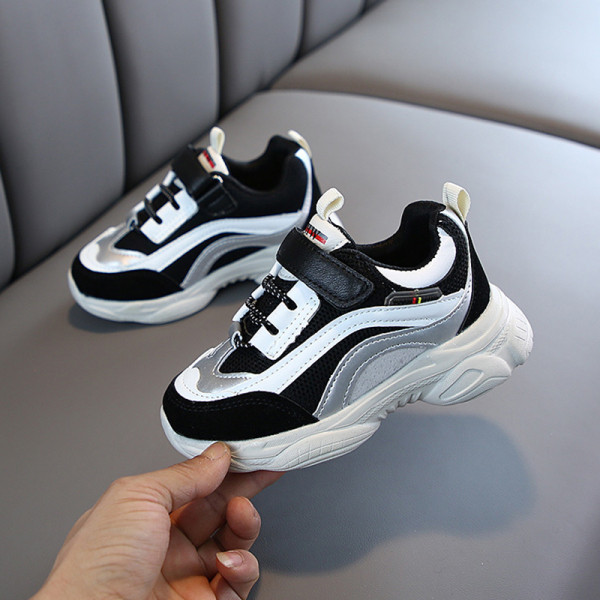 Gyermek tornacipő matricával és nyakkendővel lányoknak és fiúknak