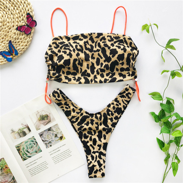 Modern kétrészes fürdőruha leopárd vagy kígyó mintával
