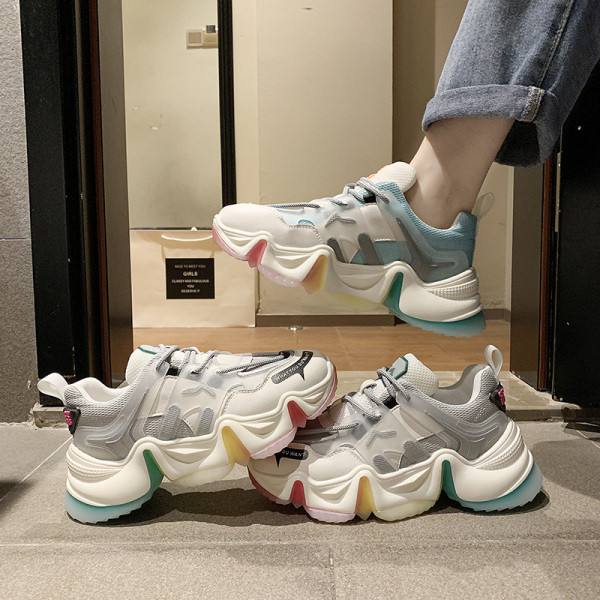 Modern női tavaszi tornacipő színes fűzőkkel és durva talppal