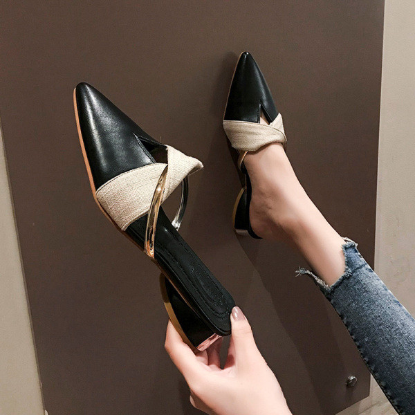 Modern női bőr papucs hegyes modell fém díszítéssel