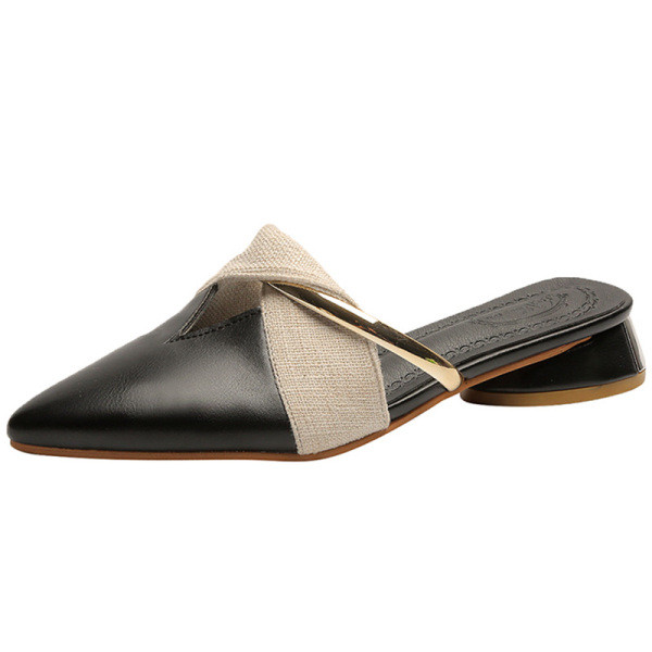 Modern női bőr papucs hegyes modell fém díszítéssel