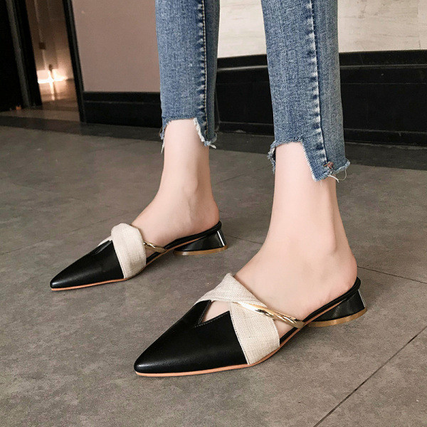 Modern női bőr papucs hegyes modell fém díszítéssel