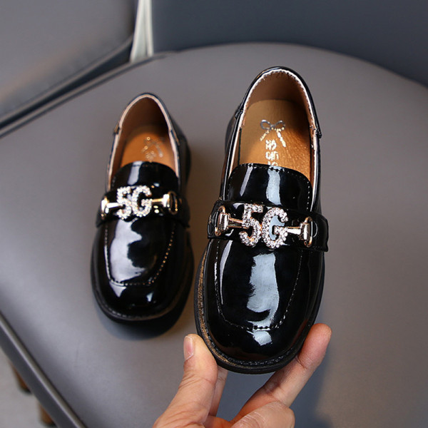 Modern kövekkel díszített gyerekcipők lányoknak