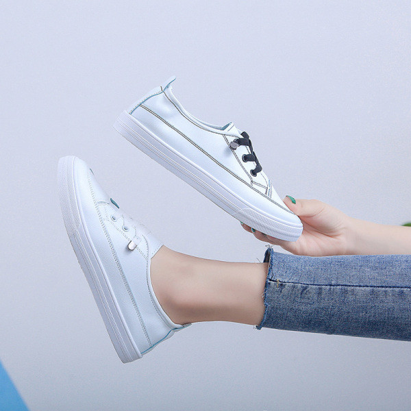 Tavaszi-nyári bőr tornacipő új modellje fűzővel és lapos talppal