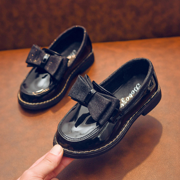 Tavaszi, szalagos gyerekcipő lányoknak