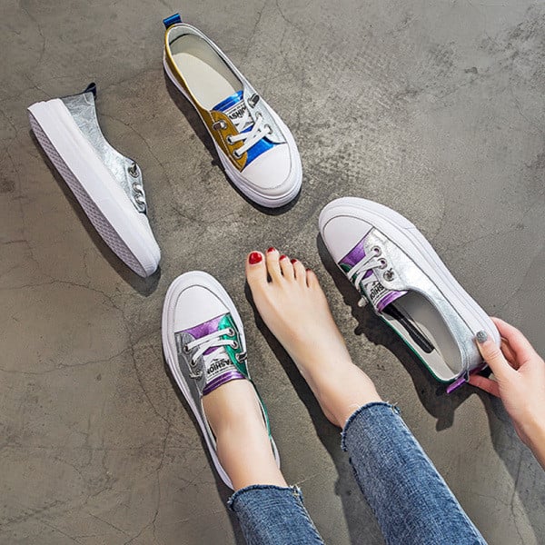 Fényes hatású, fűzős, lapos talpú női alkalmi tornacipő