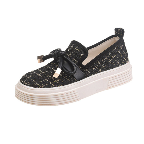 Alkalmi kockás női cipő lapos talppal és szalaggal