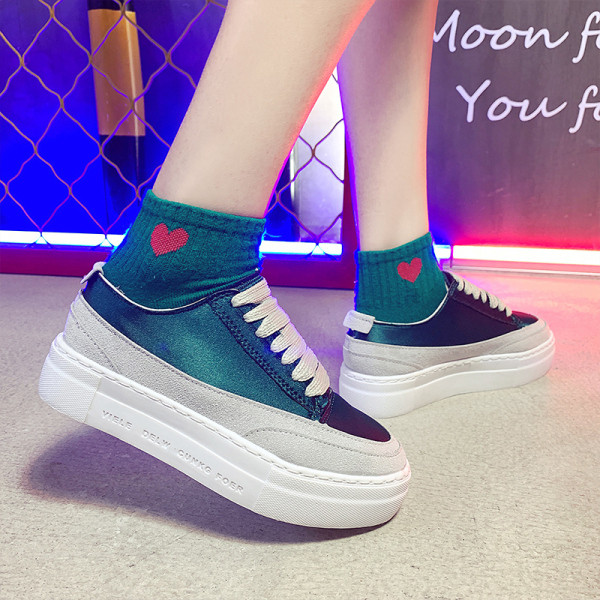 Modern női textil tornacipő fényes hatással és platformmal