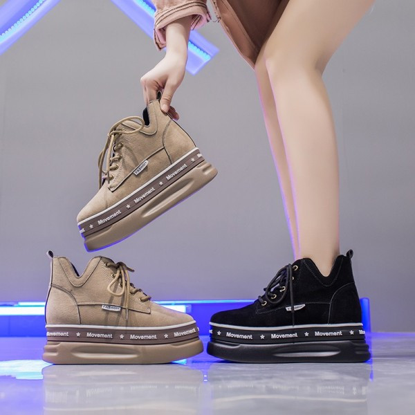 Női őszi-téli tornacipő magas talppal, feliratokkal