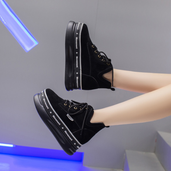 Női őszi-téli tornacipő magas talppal, feliratokkal