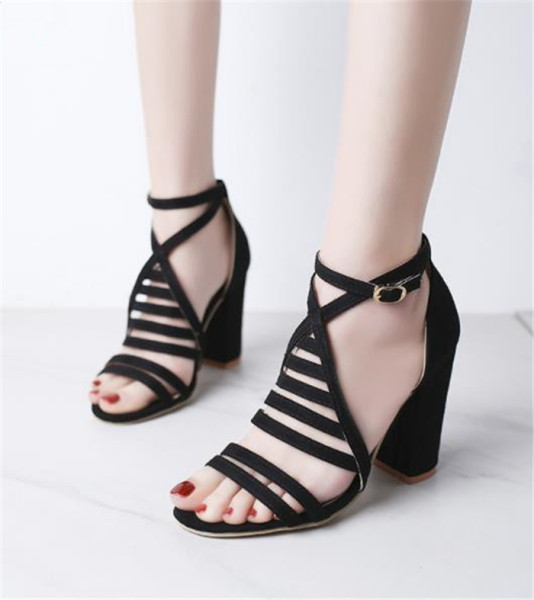 Új modell női szandál vastag sarkú öko velúrból