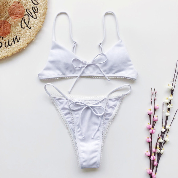 Jelenlegi kétrészes fürdőruha megkötős