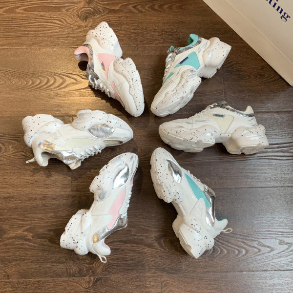 Tavaszi női tornacipő durva talppal