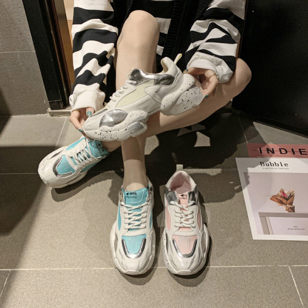 Tavaszi női tornacipő durva talppal