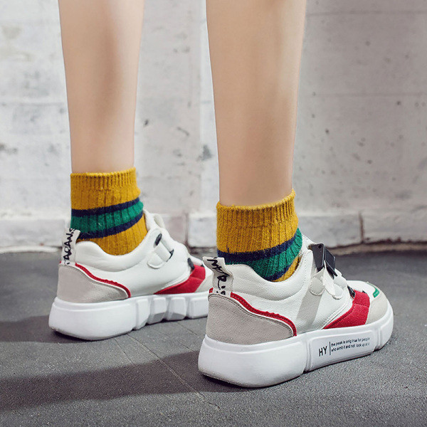 Öko velúrból készült tavaszi-őszi tornacipők új modellje fűzős