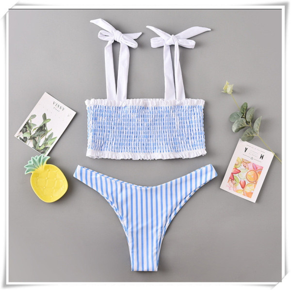 Csíkos fürdőruha elasztikus felsővel és húzózsinórral