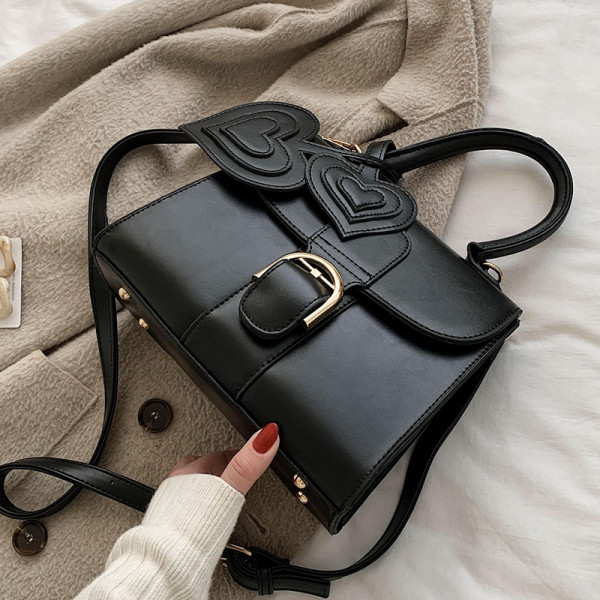 Öko bőrből készült modern női táska csattal és két füllel