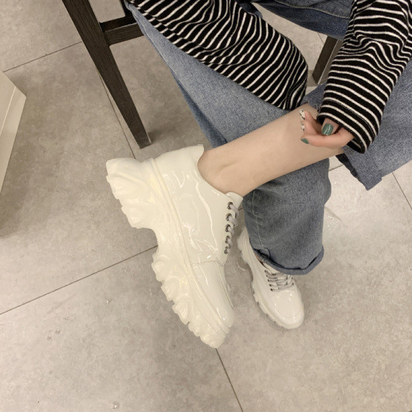 Modern női tavaszi tornacipő durva talppal