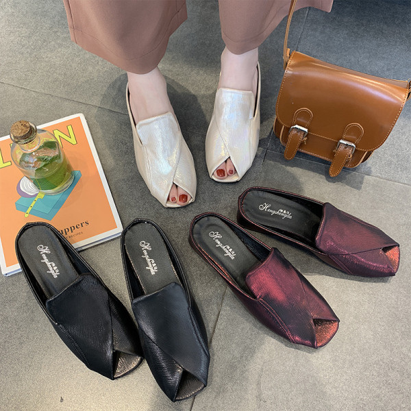 Model nou de papuci de dama cu talpa plata si efect stralucitor