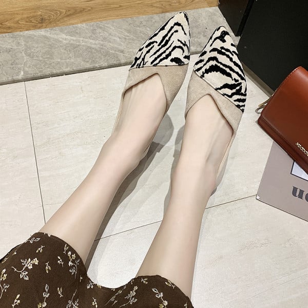 Női alkalmi hegyes mokaszinok öko velúrból, lapos talppal