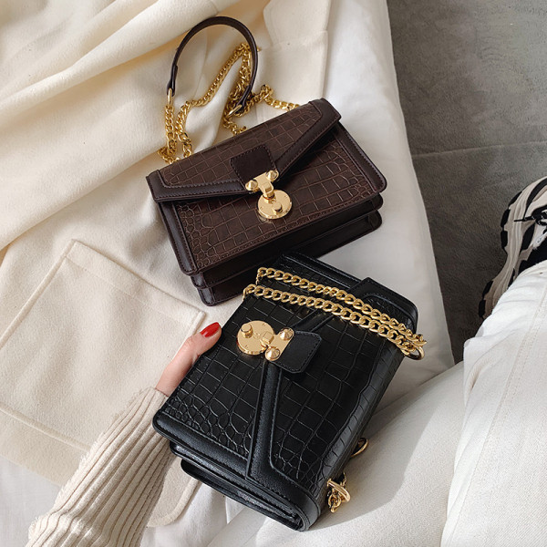 Eko bőrből készült női táska hosszú fémlánccal