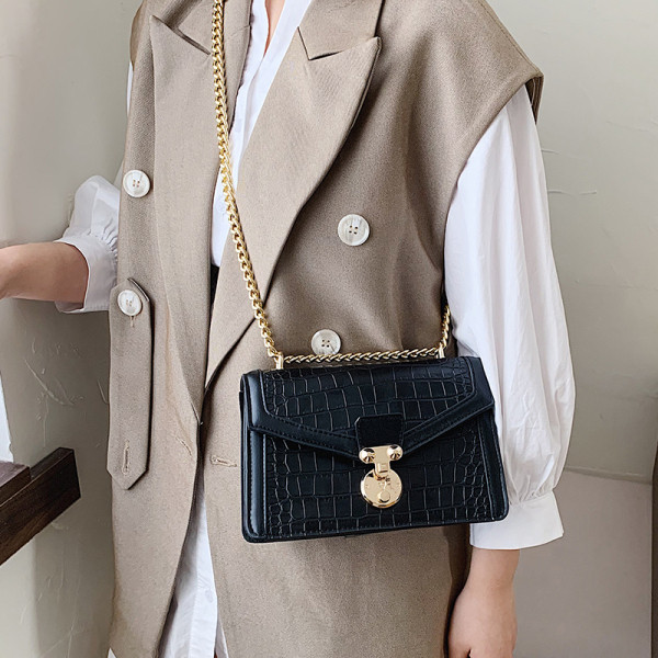 Eko bőrből készült női táska hosszú fémlánccal