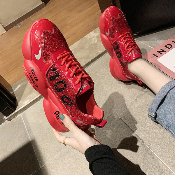 Csillogó hatású, durva talpú alkalmi női tavaszi tornacipő