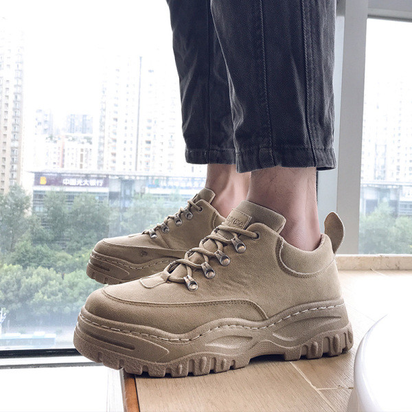 Új téli férficipő modell durva talppal és fűzővel