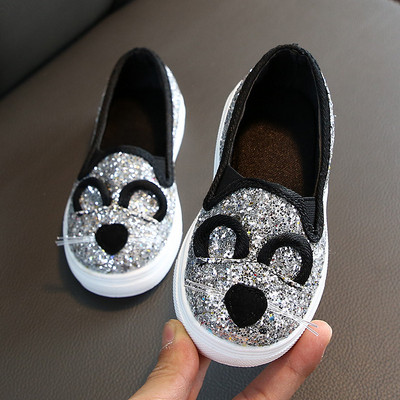 Modern, fényes gyerekcipő 3D elemekkel lányoknak