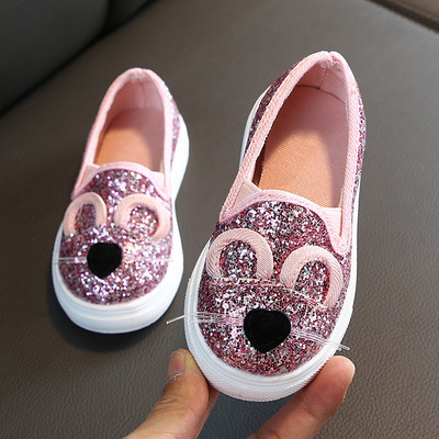 Modern, fényes gyerekcipő 3D elemekkel lányoknak