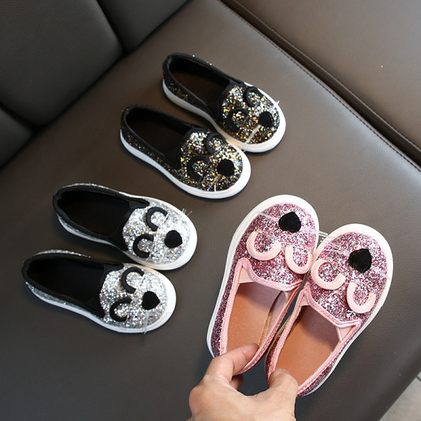 Modern, fényes gyerekcipő 3D elemekkel lányoknak