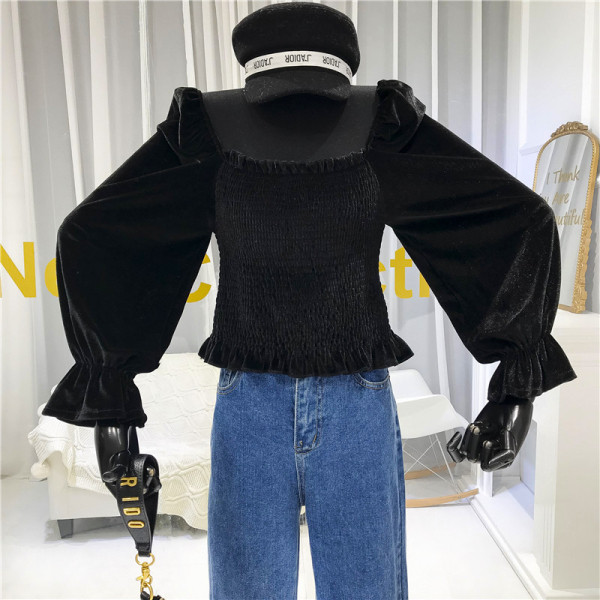 Elastne naiste sametpluus kandilise kaelusega ja laiade varrukatega