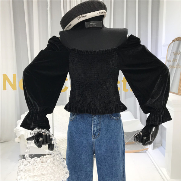 Elastne naiste sametpluus kandilise kaelusega ja laiade varrukatega