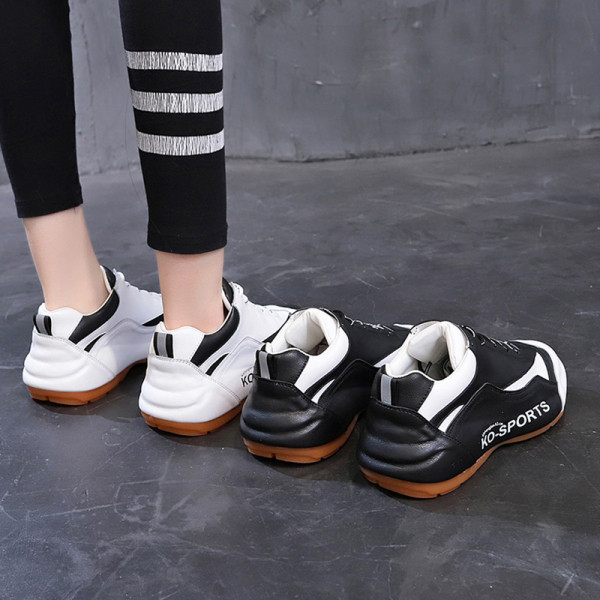 Eco-bőr tornacipő új modellje lapos talppal és fűzővel