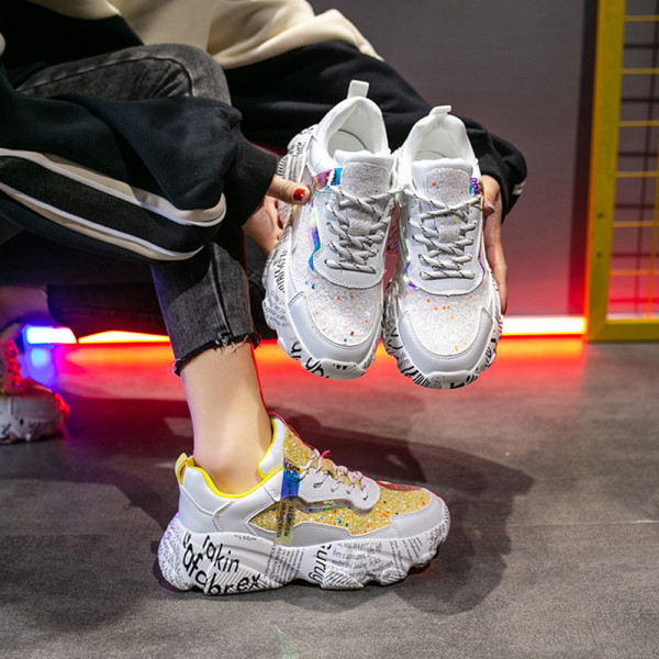 Modern női tornacipő magas durva talppal, öko bőrből