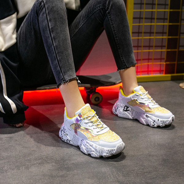 Modern női tornacipő magas durva talppal, öko bőrből