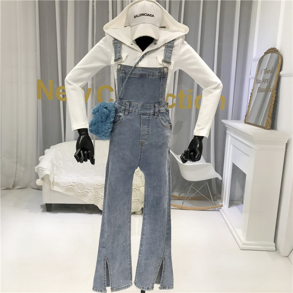 Aktuális női farmer overall széles, hasítékos modell