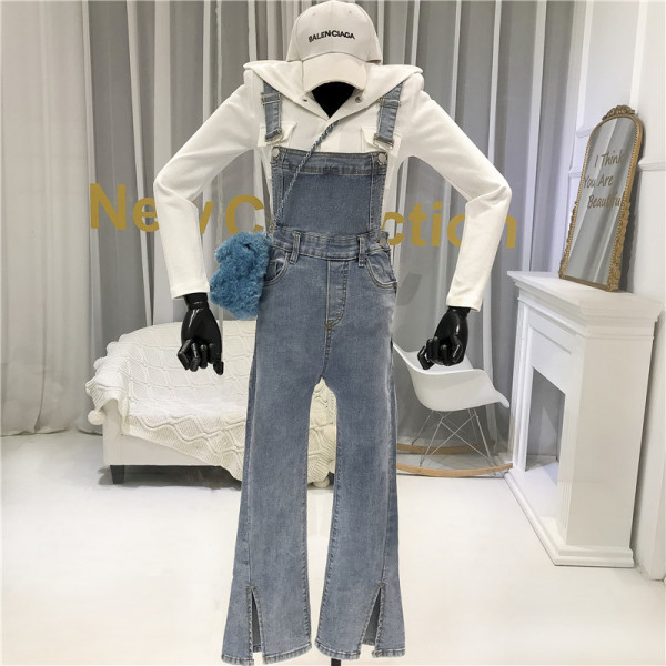 Aktuális női farmer overall széles, hasítékos modell