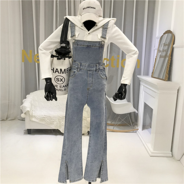 Aktuális női farmer overall széles, hasítékos modell