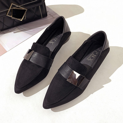 Modern lezser hegyes mokaszinok öko velúrból és csattal