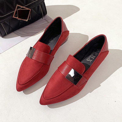 Modern lezser hegyes mokaszinok öko velúrból és csattal