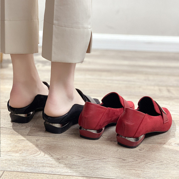 Modern lezser hegyes mokaszinok öko velúrból és csattal