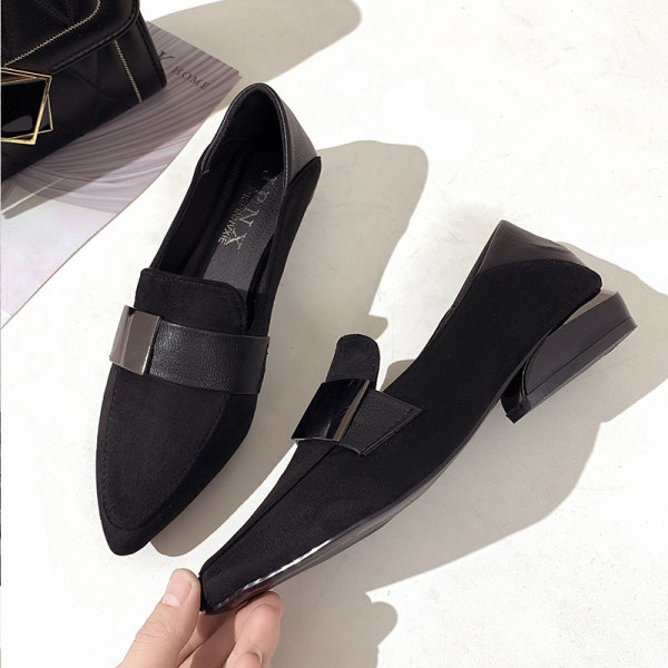 Modern lezser hegyes mokaszinok öko velúrból és csattal