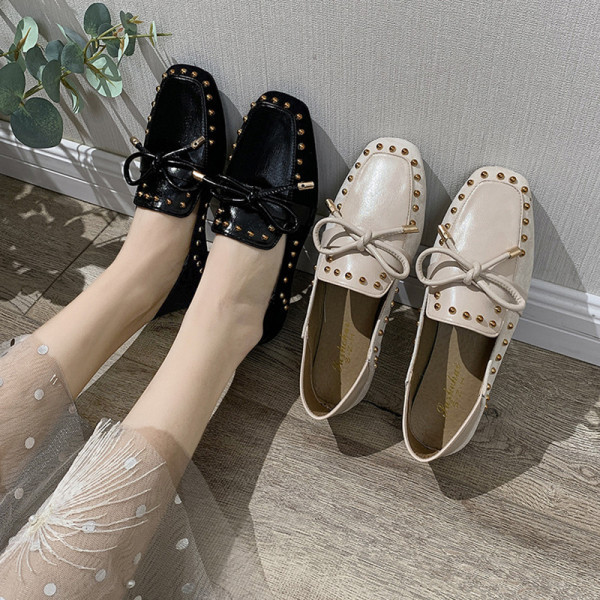 Öko-seemisnahast vabaaja mokassiinid metallist neetide ja paelaga