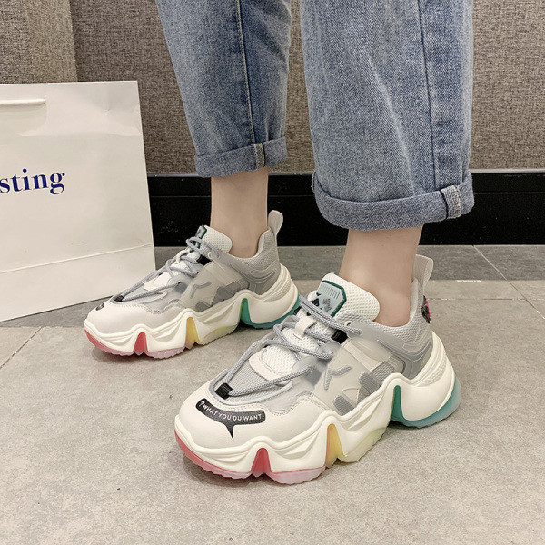 Aktuális női tavaszi tornacipő színes talppal