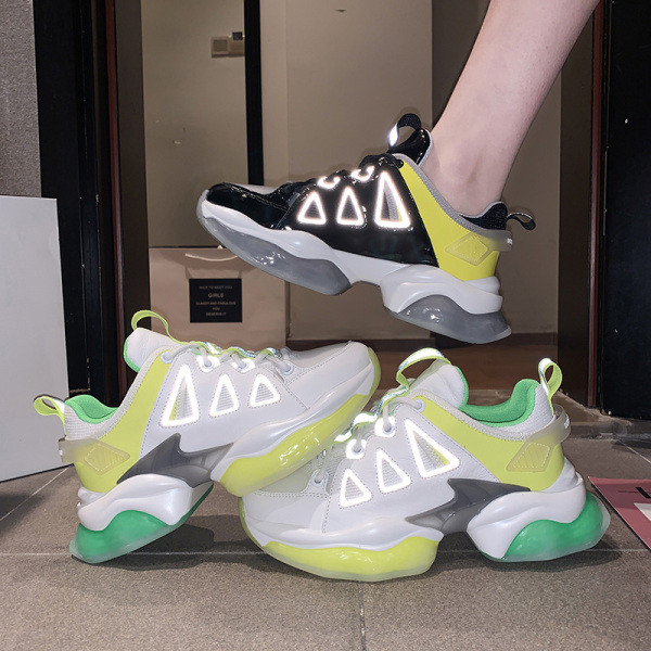 ÚJ Alkalmi női tavaszi tornacipő durva talppal