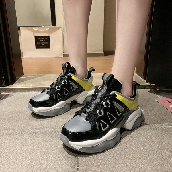 ÚJ Alkalmi női tavaszi tornacipő durva talppal